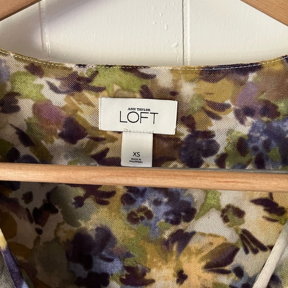 Loft Floral Top NWOT - Picture 4 of 5